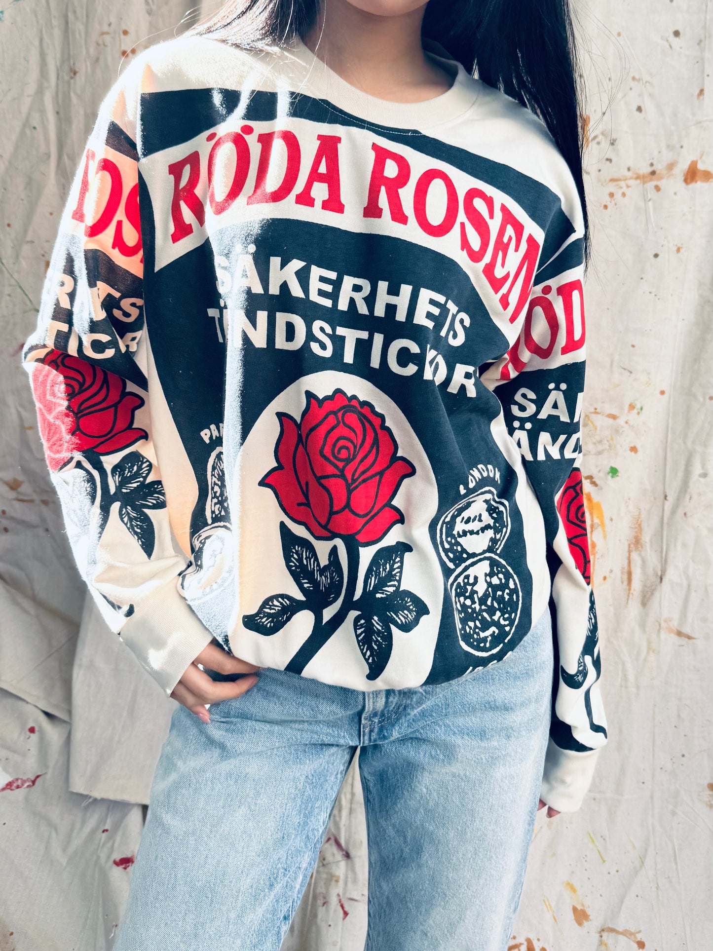 Thailand Sack Edit – Röda Rosor Graphic Sweatshirt