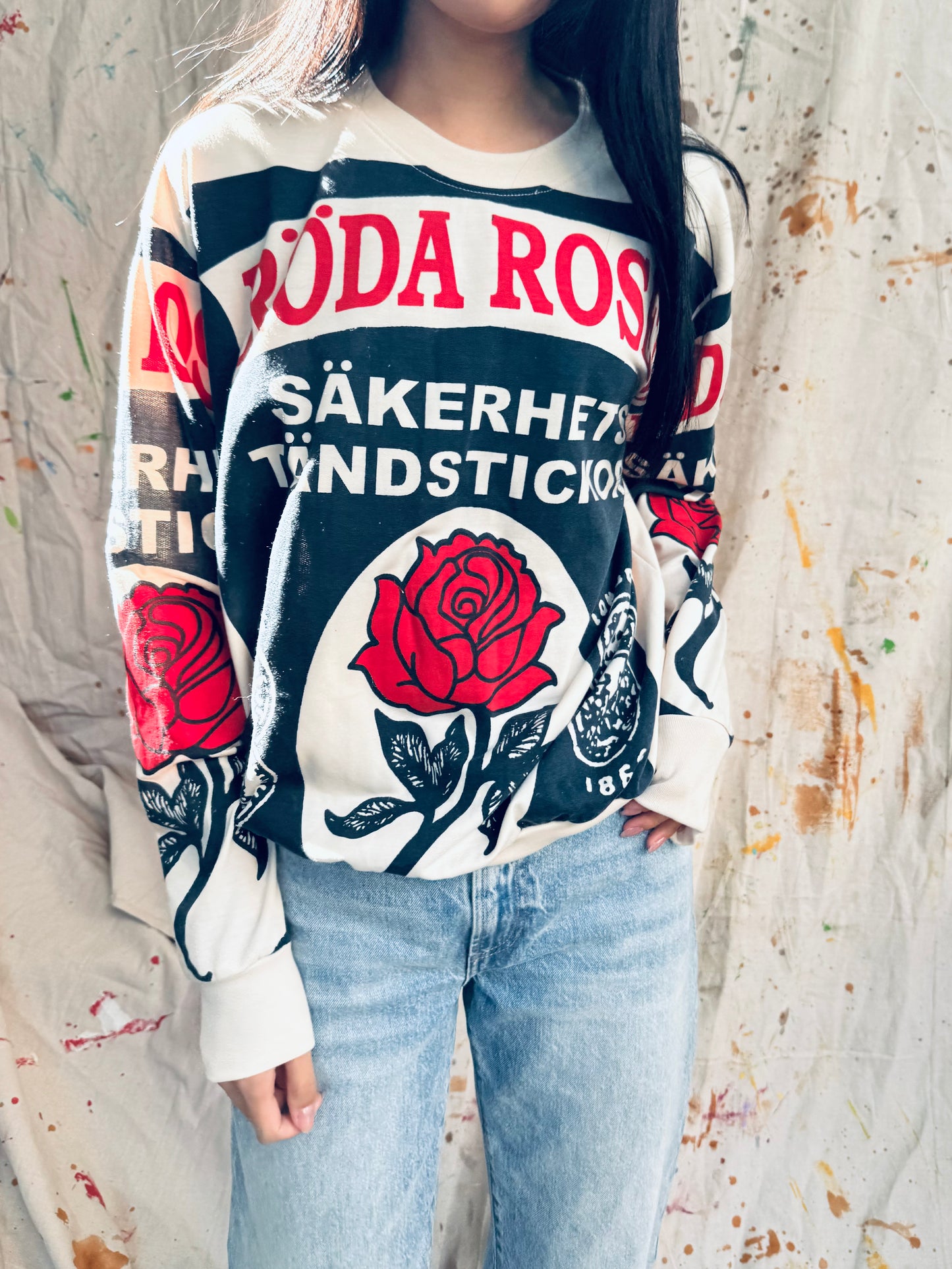 Thailand Sack Edit – Röda Rosor Graphic Sweatshirt