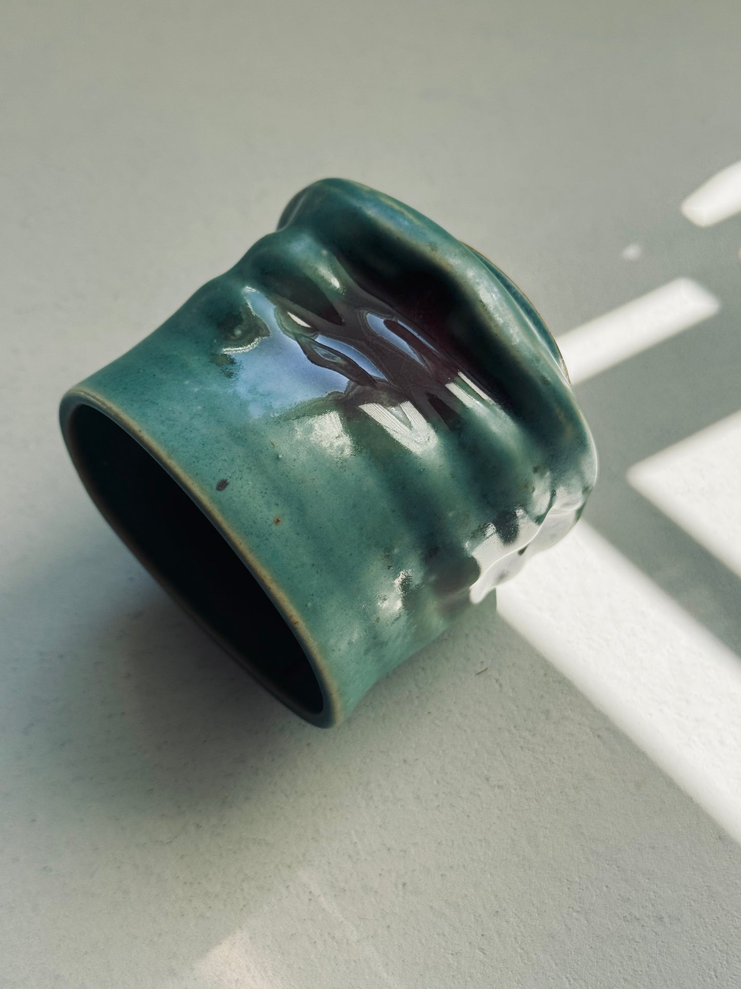 Wavy Stoneware Cup – Coarse Pottery (230ml)