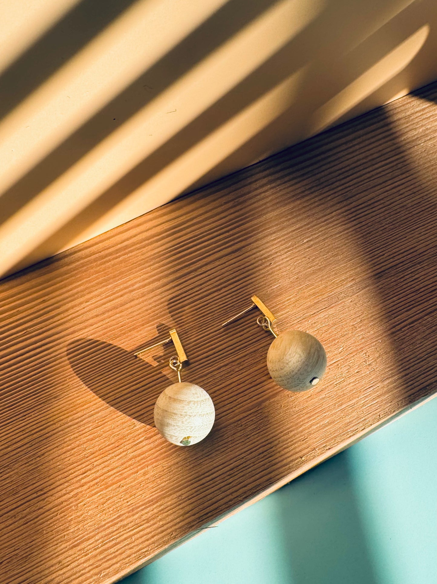🌿 Calm in a Drop – Camphor Wood Stud Earrings (14k Gold Bar Hook)