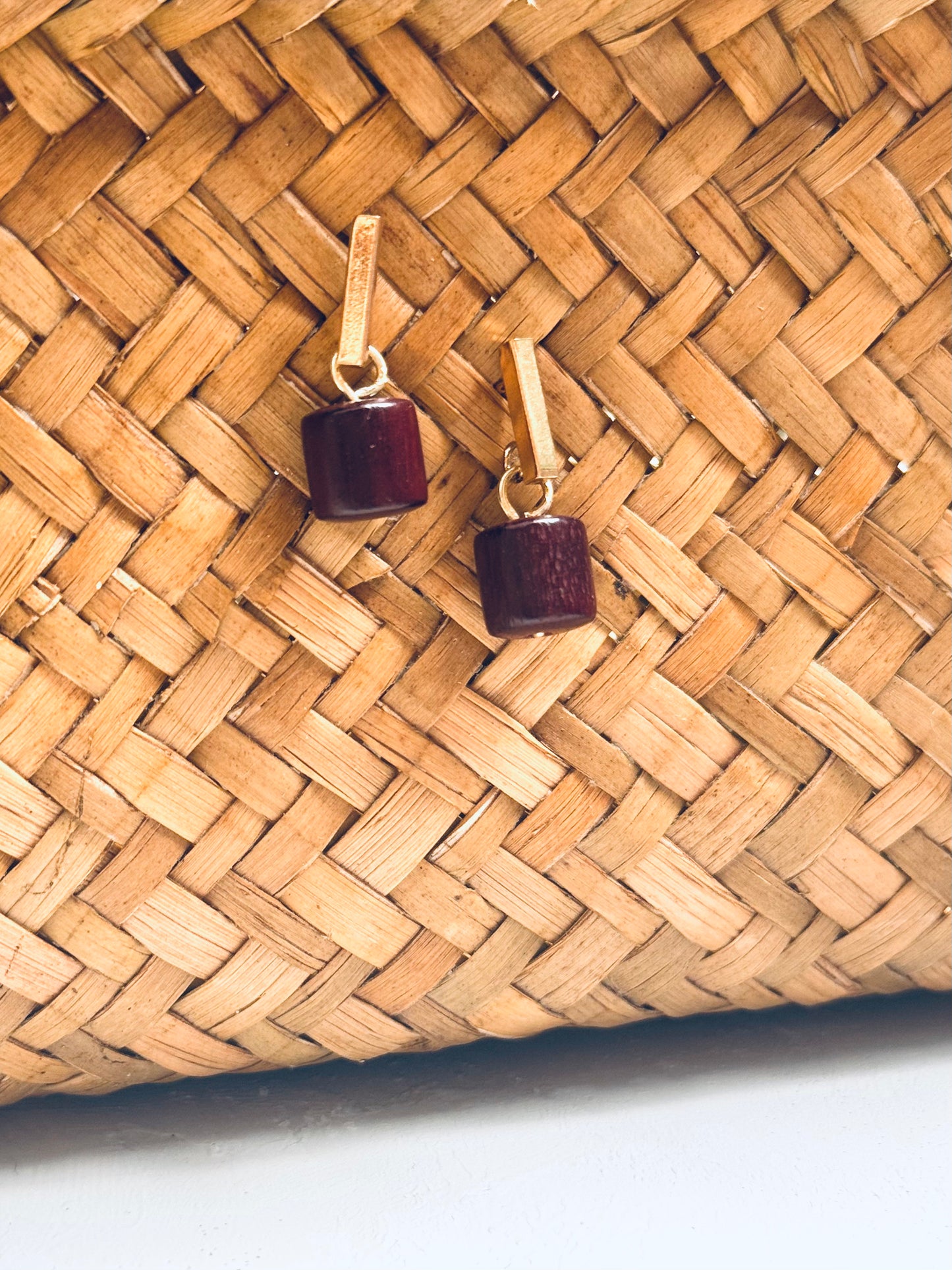 🌿 Blood Sandalwood Elegance – 14k Gold Hook Earrings
