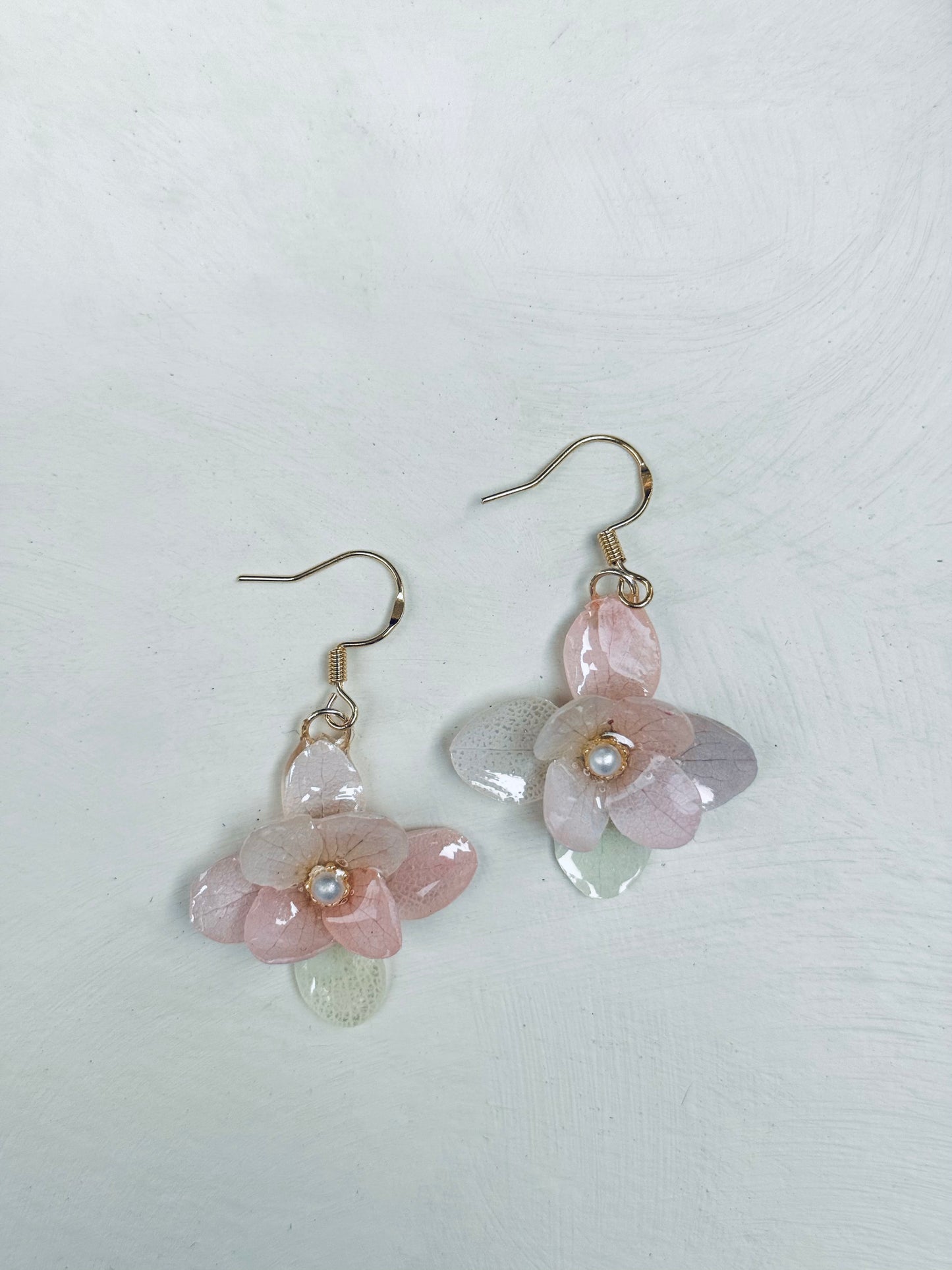 🌸 Real Hydrangea Flower Earrings – 14K Gold Hooks