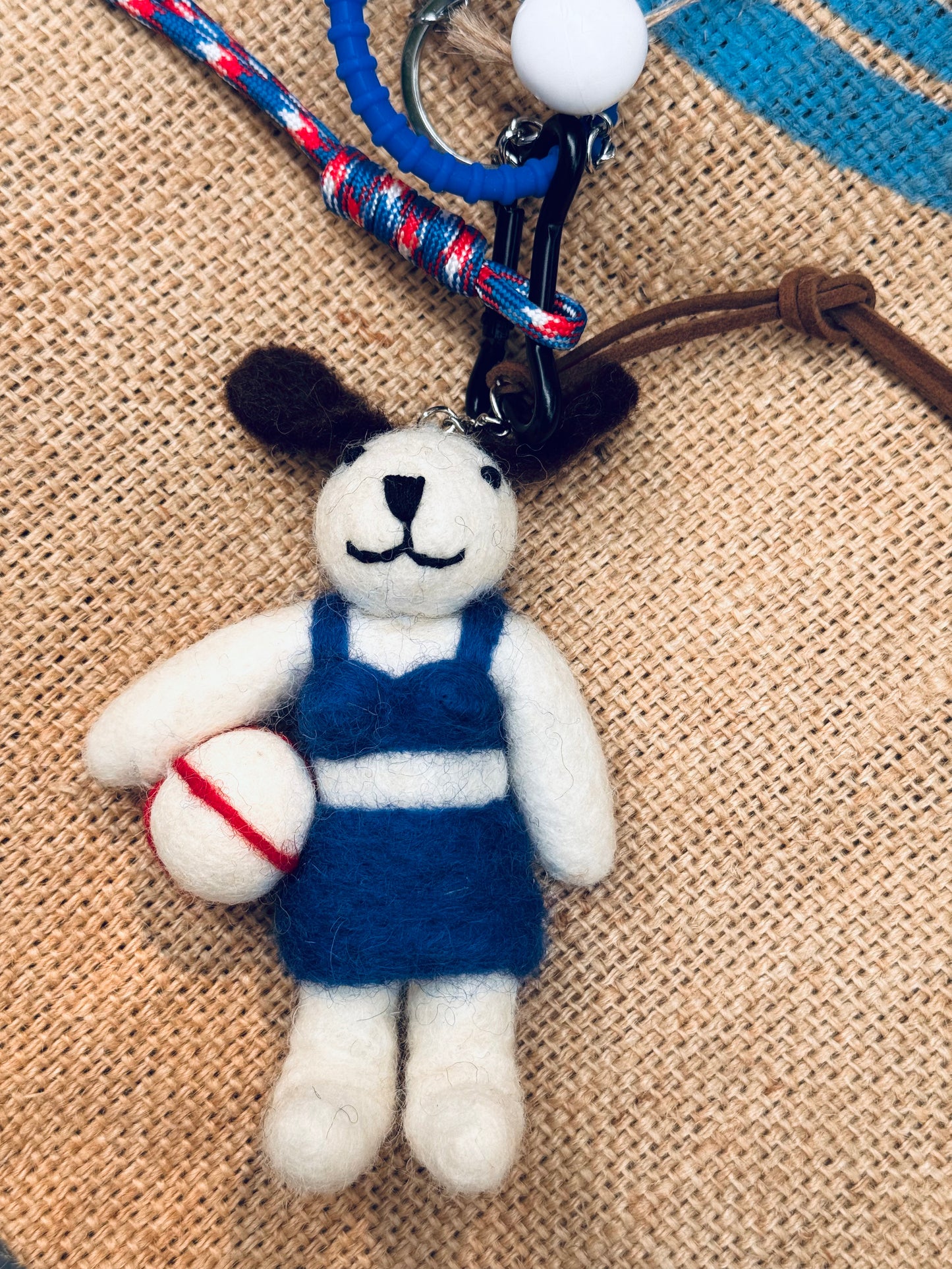 🎾 Sporty Pup Keychain – Felted Wool Dog in Blue Tennis Outfit