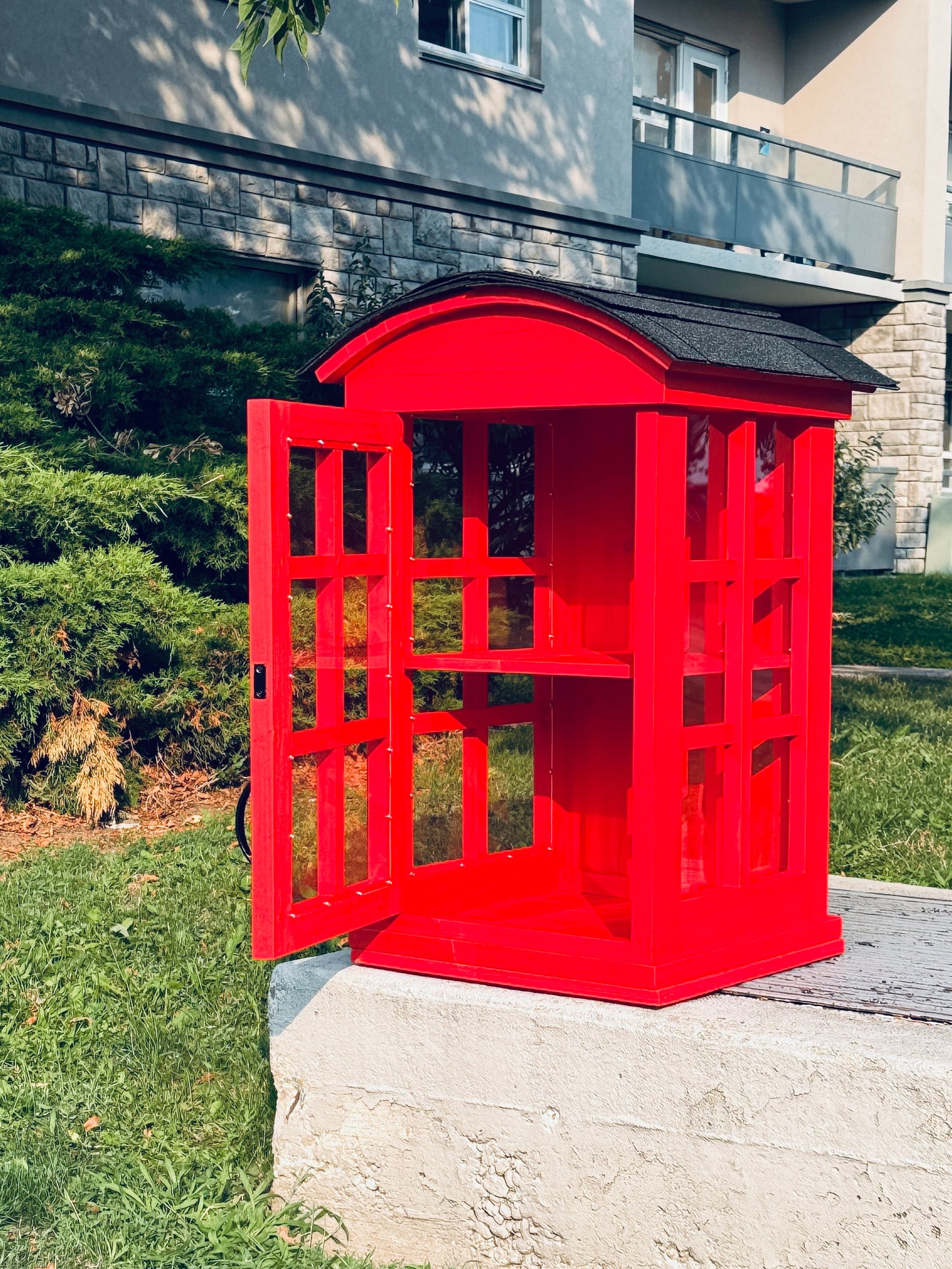 Telephone Booth Little Library