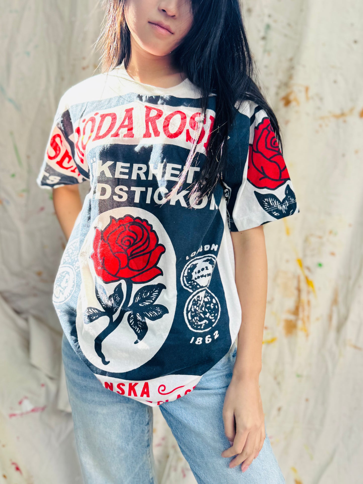 Söda Rosor Vintage Graphic Tee – Red Rose Label Edition