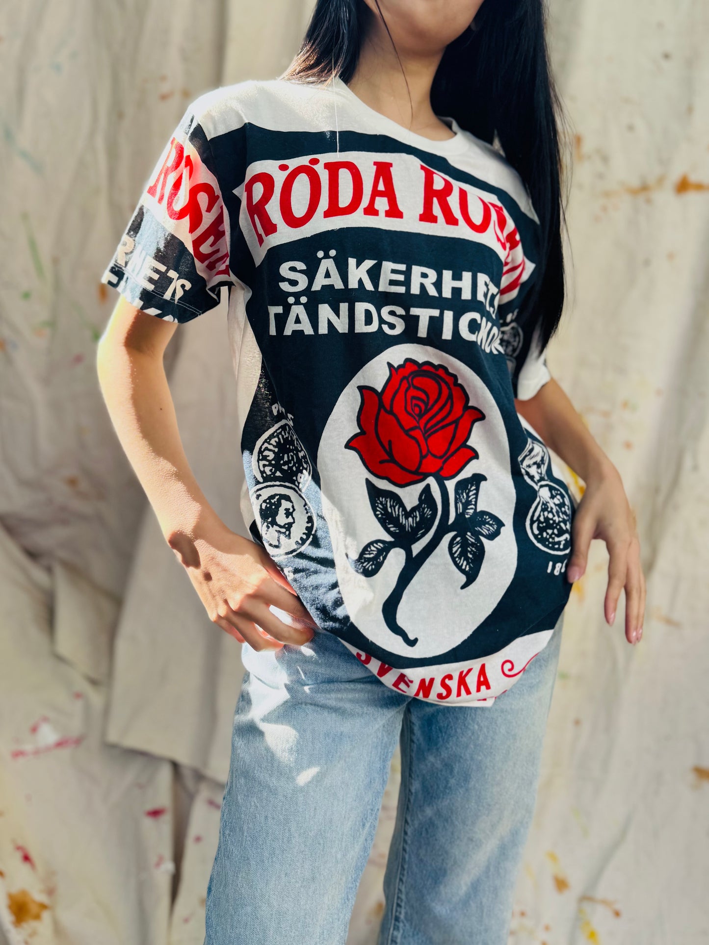Söda Rosor Vintage Graphic Tee – Red Rose Label Edition