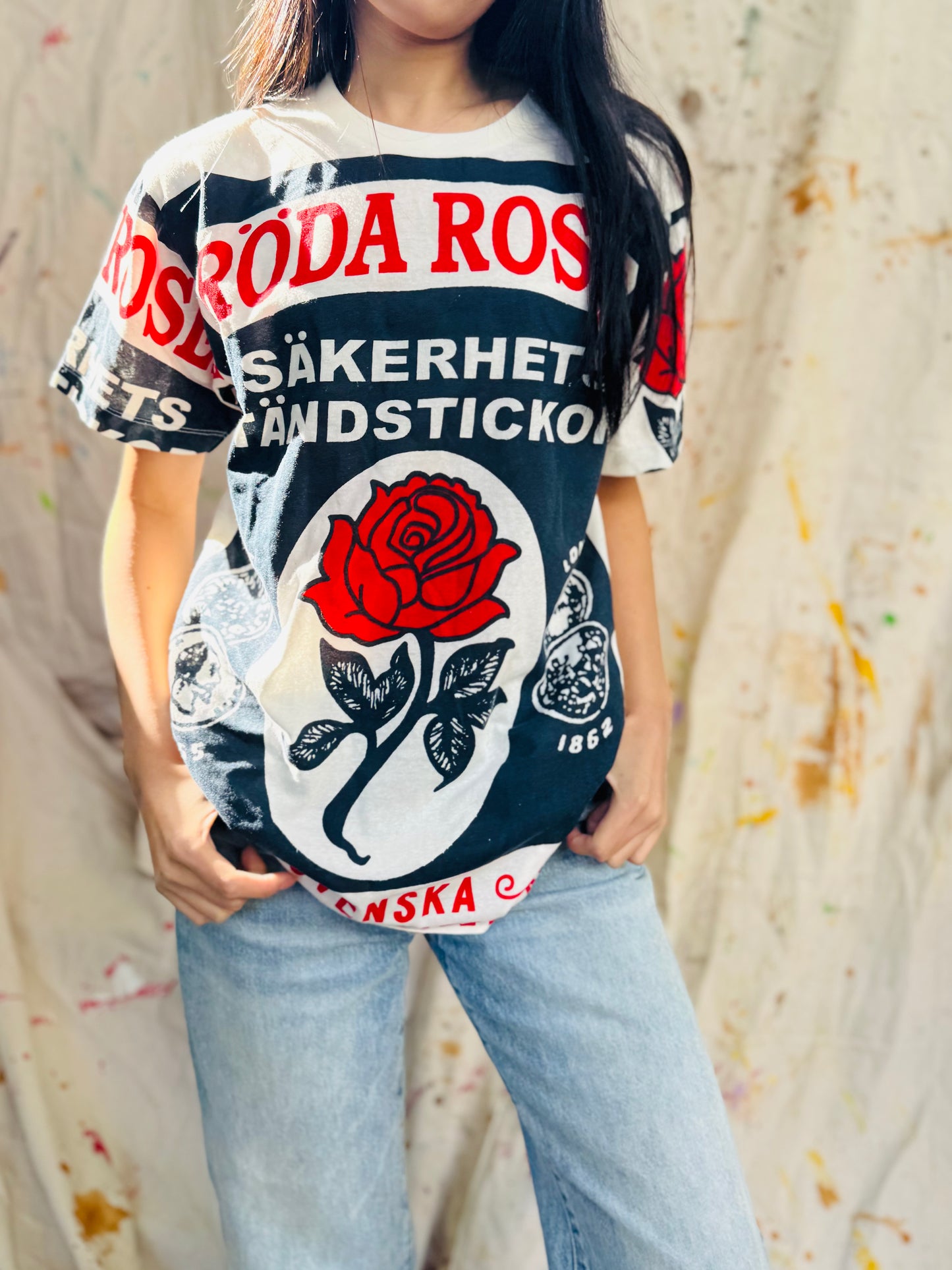 Söda Rosor Vintage Graphic Tee – Red Rose Label Edition