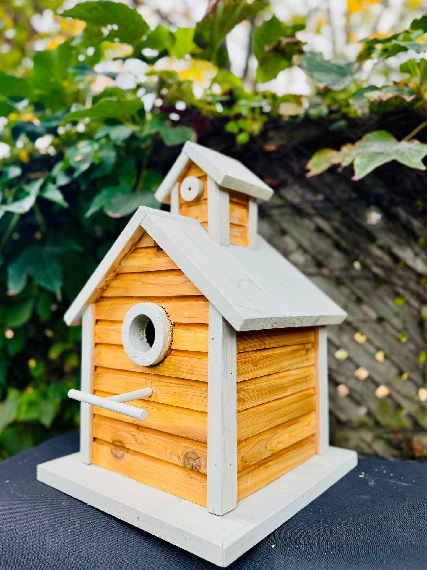 Cedar Birdhouse – Handcrafted Outdoor Nesting House | Made in Oakville 🇨🇦