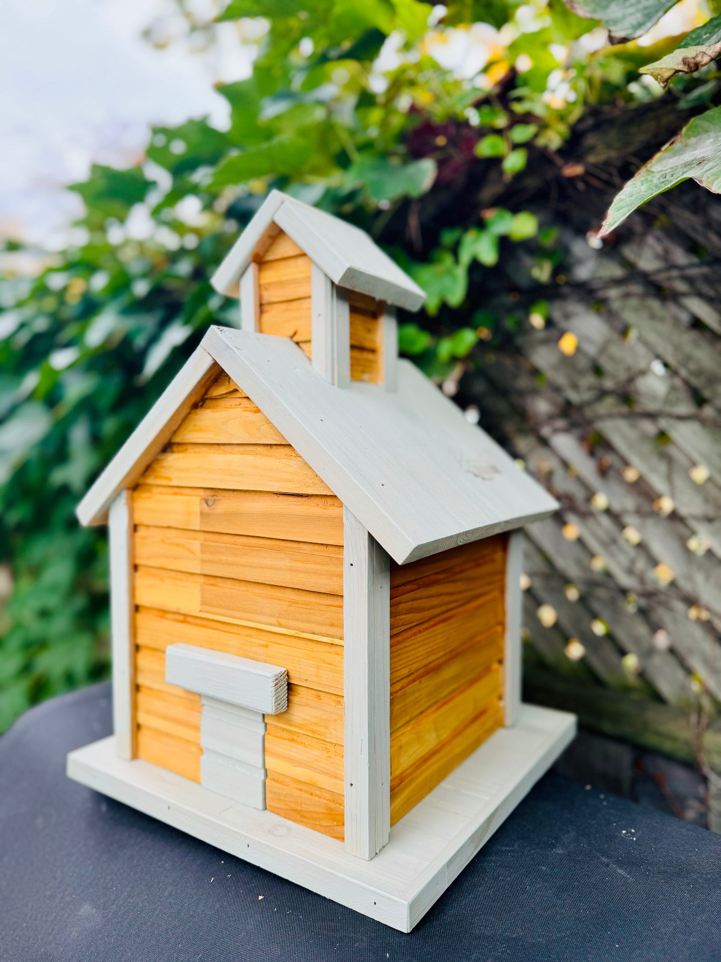 Cedar Birdhouse – Handcrafted Outdoor Nesting House | Made in Oakville 🇨🇦