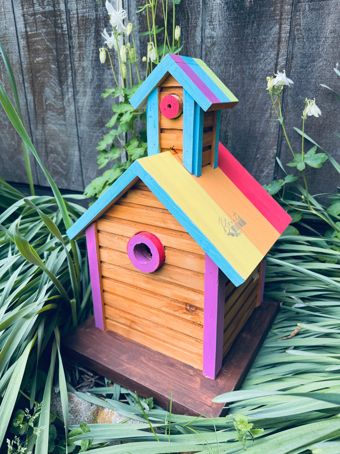Cedar Birdhouse – Handcrafted Outdoor Nesting House | Made in Oakville 🇨🇦