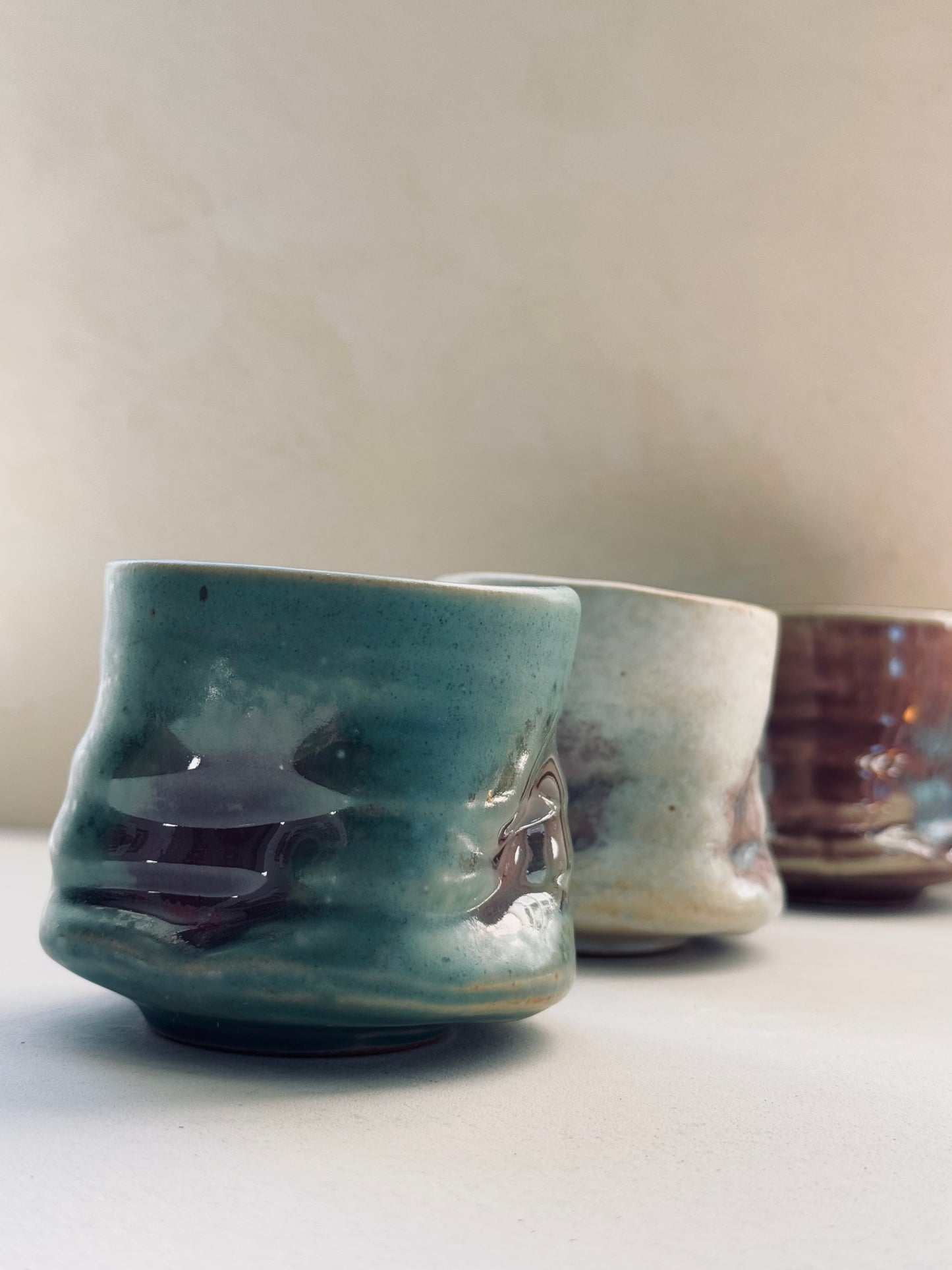 Wavy Stoneware Cup – Coarse Pottery (230ml)