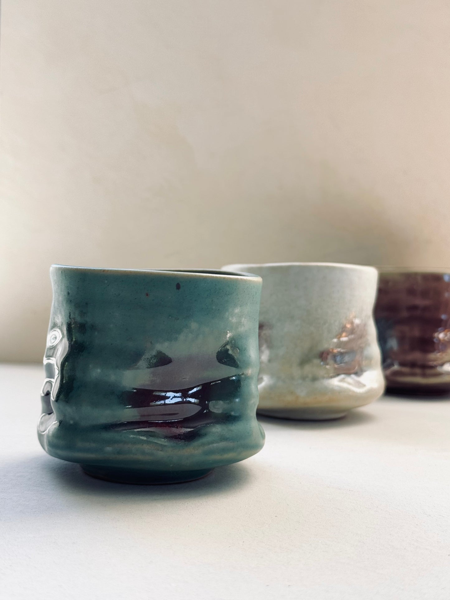 Wavy Stoneware Cup – Coarse Pottery (230ml)