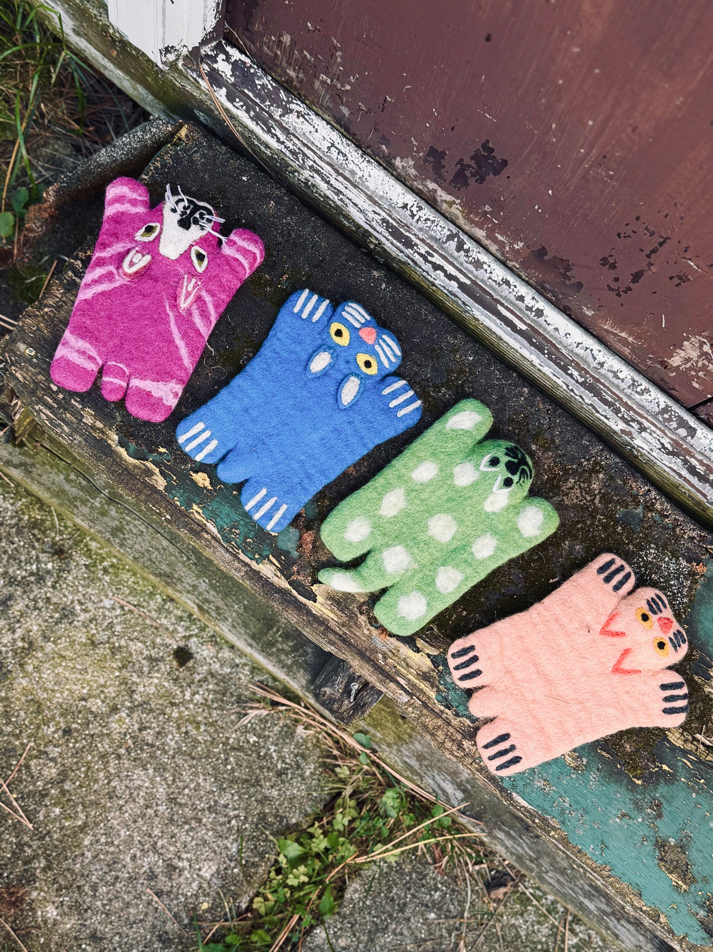 Handmade Felt Cat Coaster – Playful Cat Series 🐱🎨