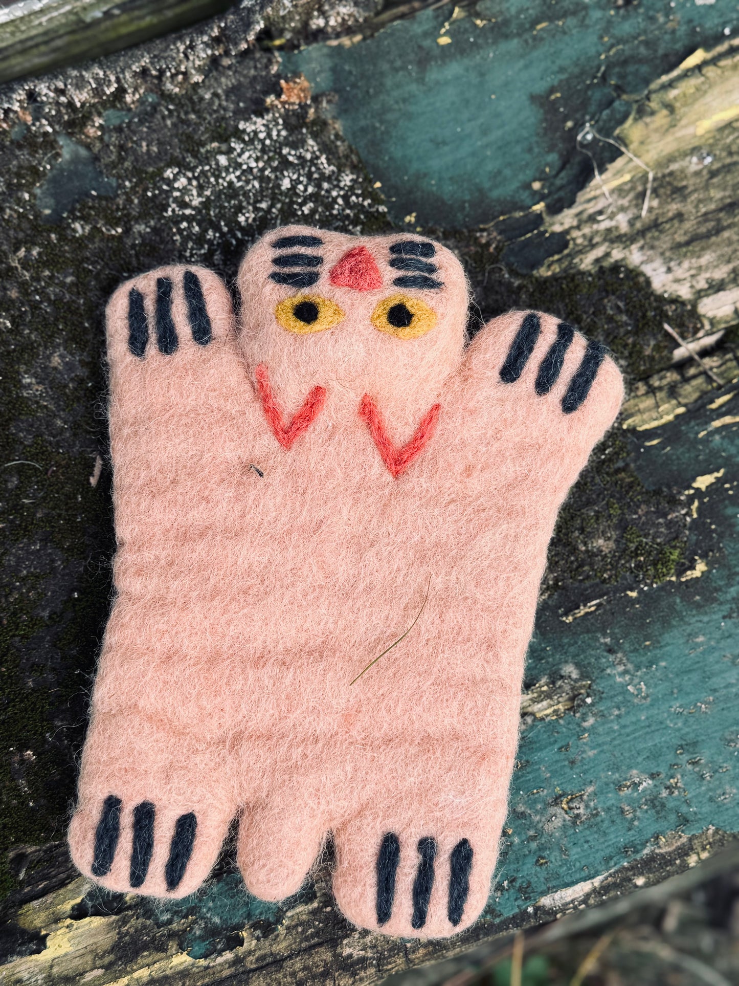 Handmade Felt Cat Coaster – Playful Cat Series 🐱🎨