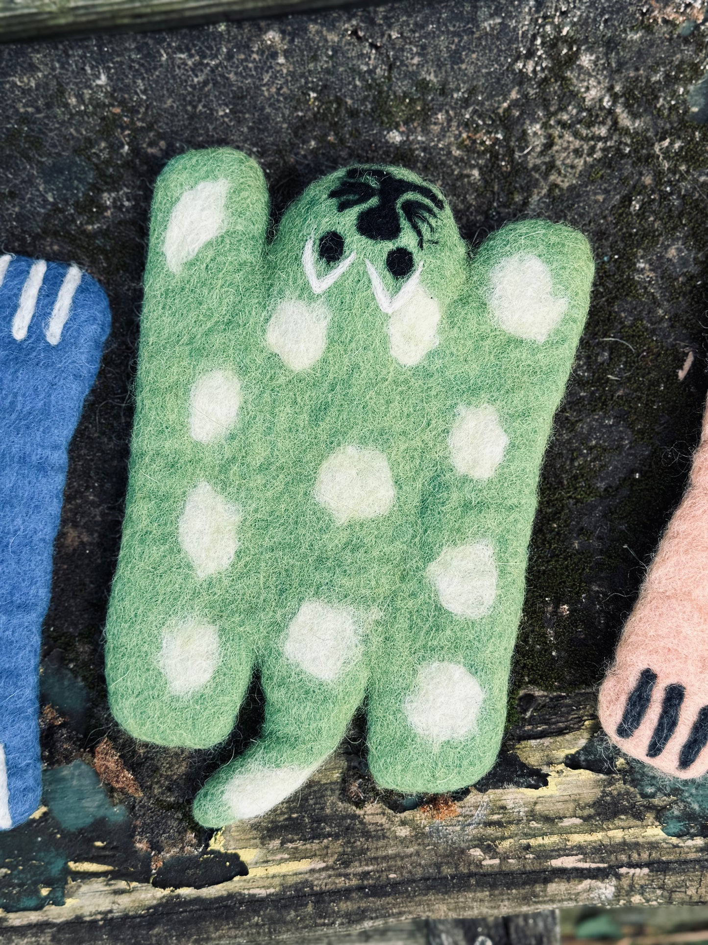 Handmade Felt Cat Coaster – Playful Cat Series 🐱🎨