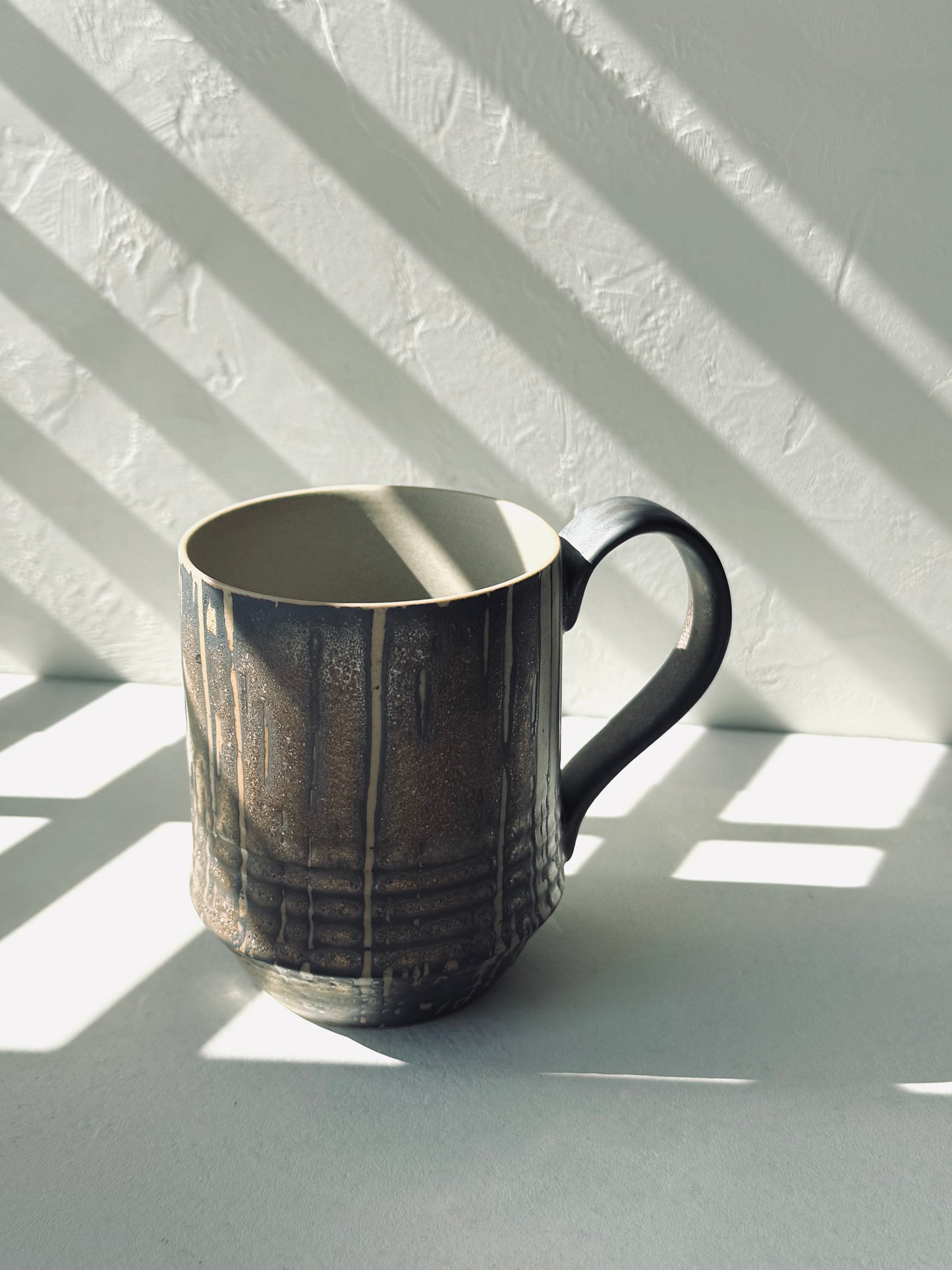 BoHo Bronte Black Gold Glaze Mug – Flow Drip Series