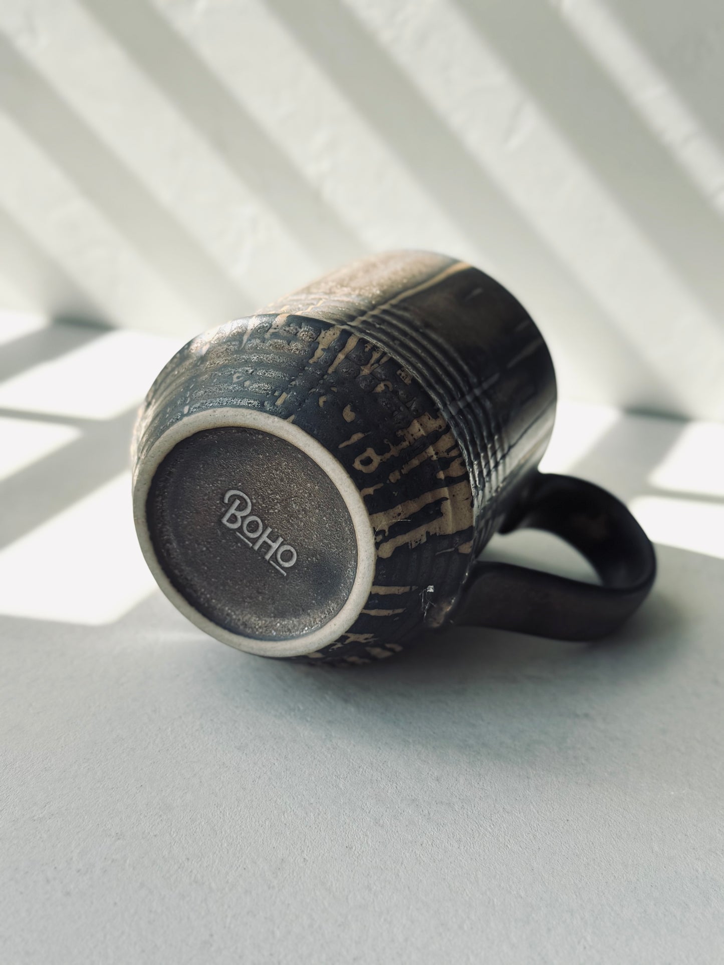 BoHo Bronte Black Gold Glaze Mug – Flow Drip Series