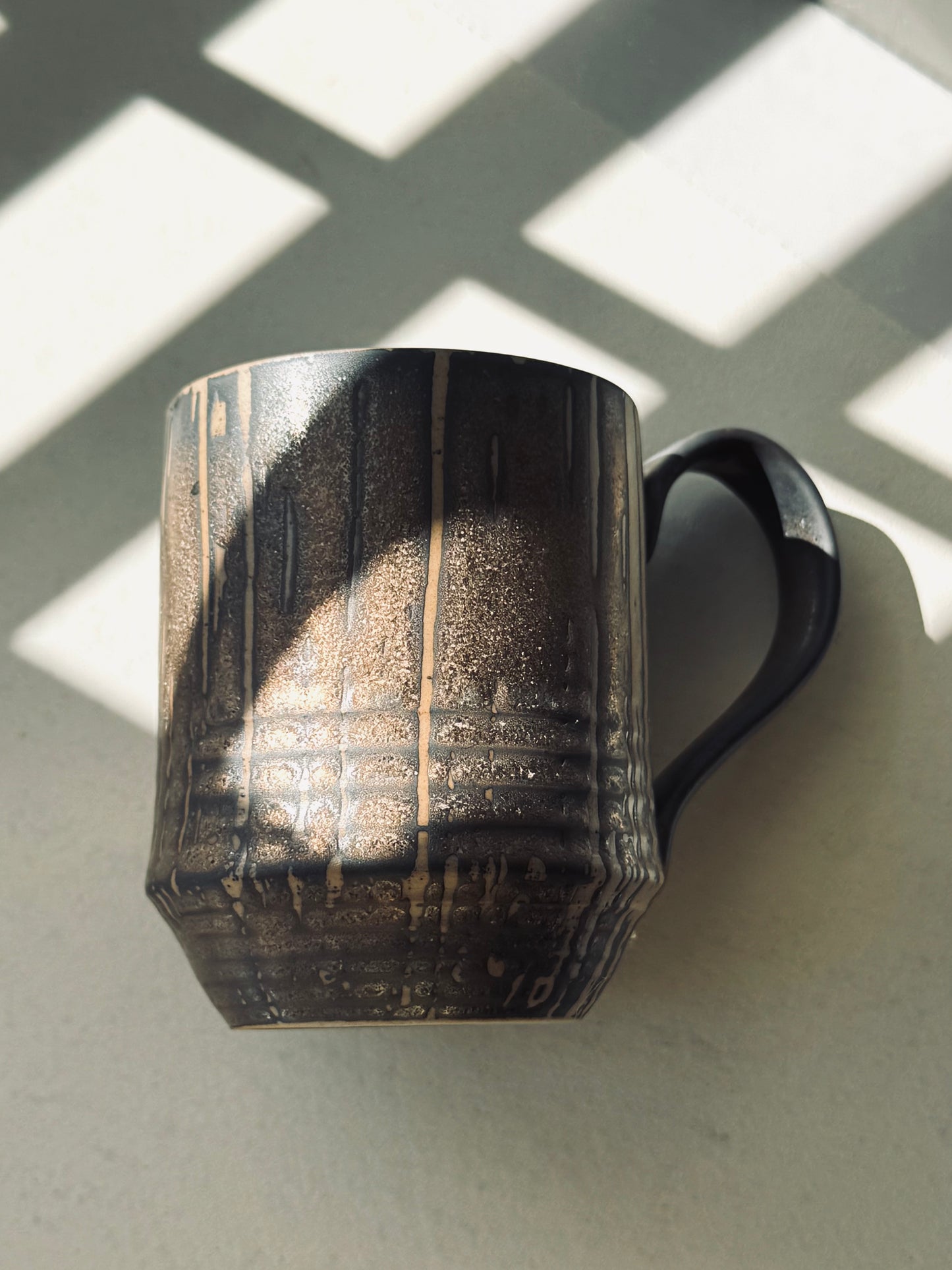 BoHo Bronte Black Gold Glaze Mug – Flow Drip Series
