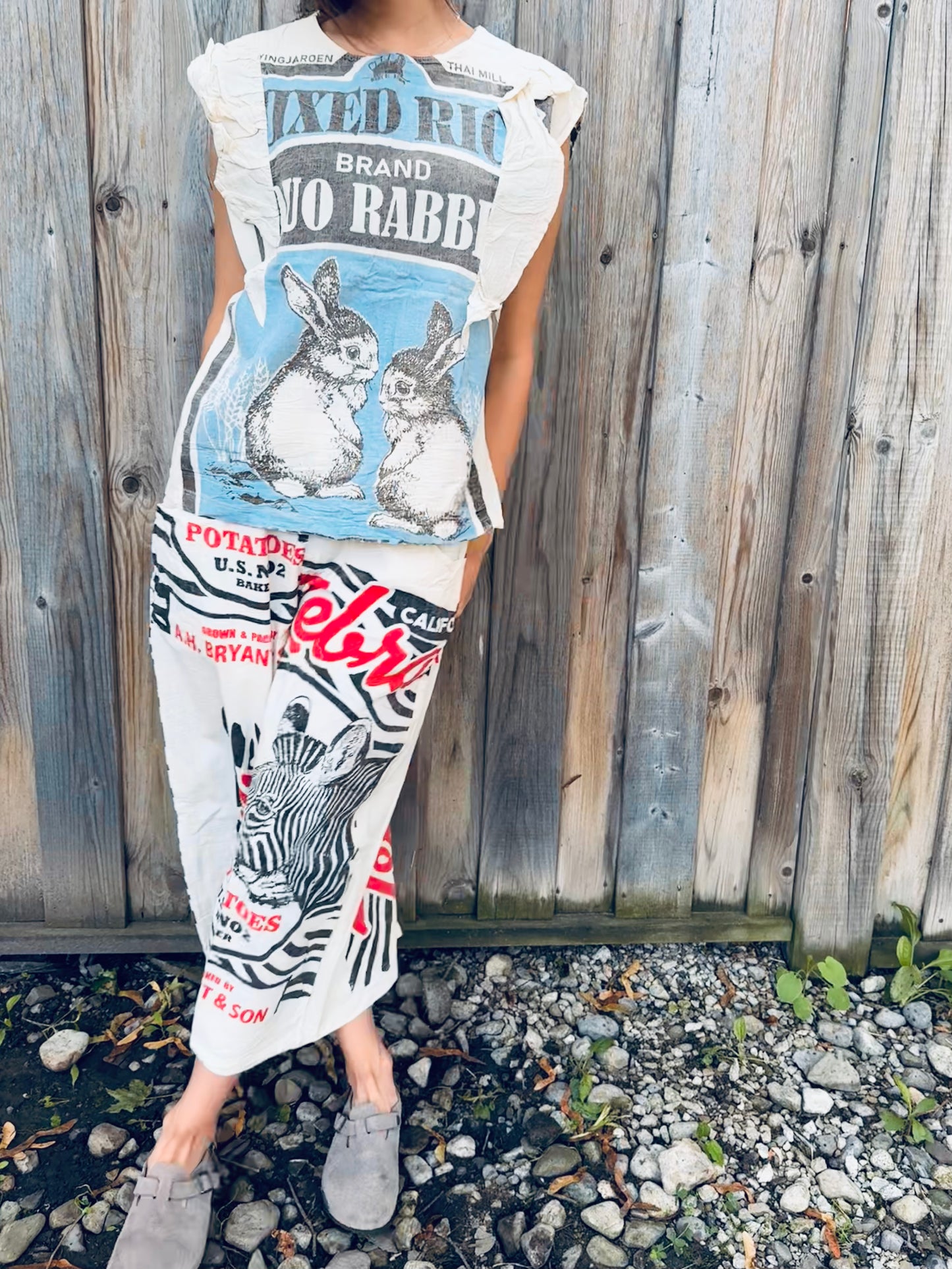 “Duo Rabbit” Ruffle-Shoulder Cotton Top – Vintage Feed Sack Style