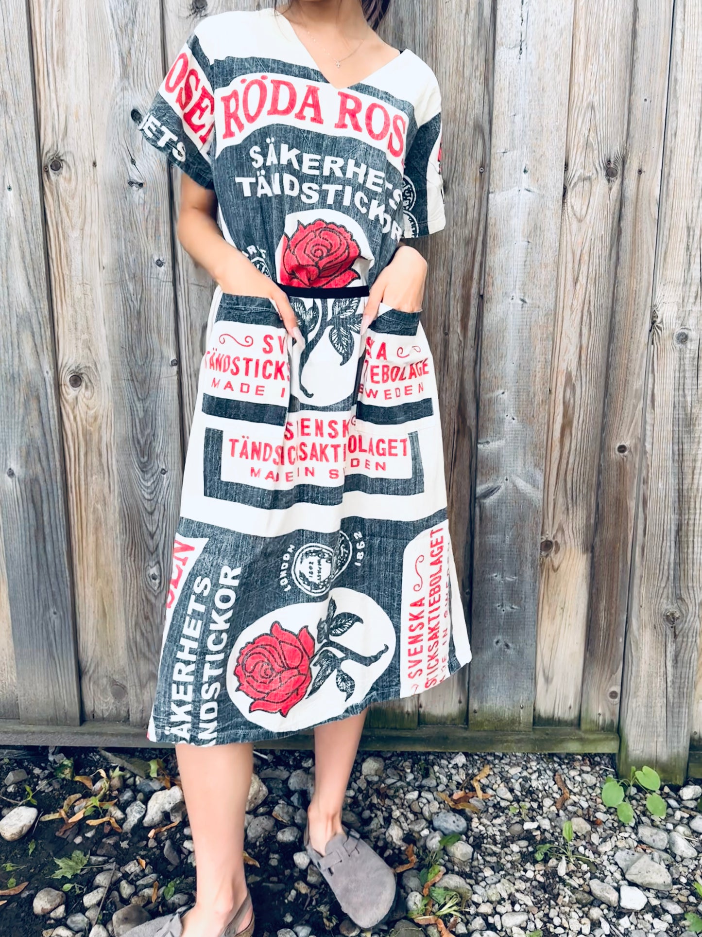 🌹 V-Neck Rose Matchbox Dress