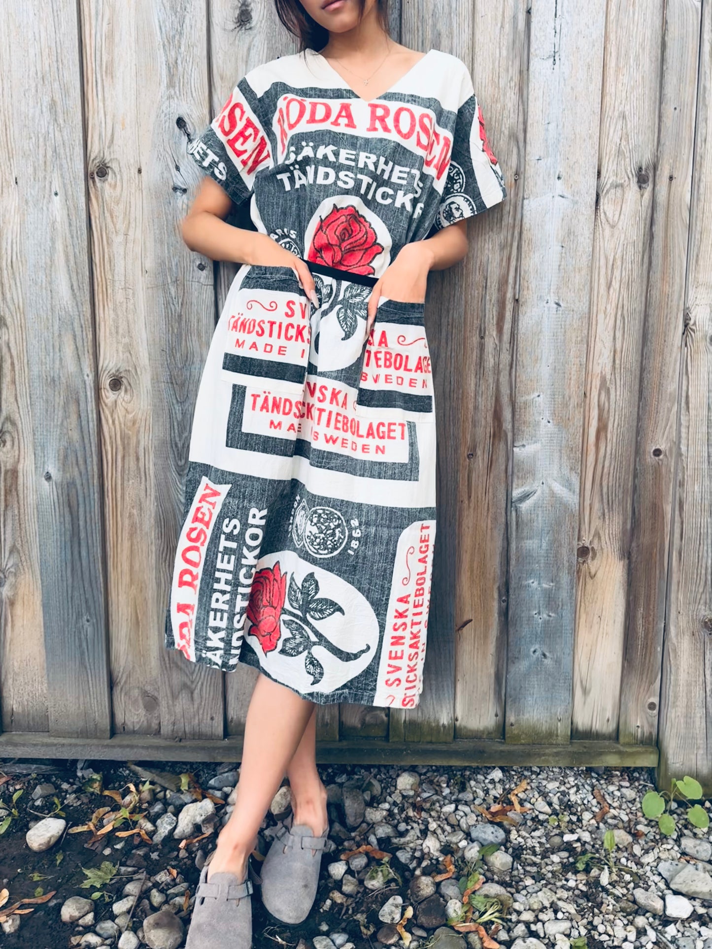 🌹 V-Neck Rose Matchbox Dress