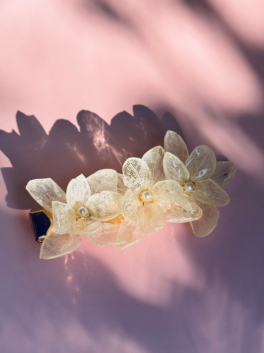Ethereal White Hydrangea Hair Clip – Real Blooms, Timeless Elegance