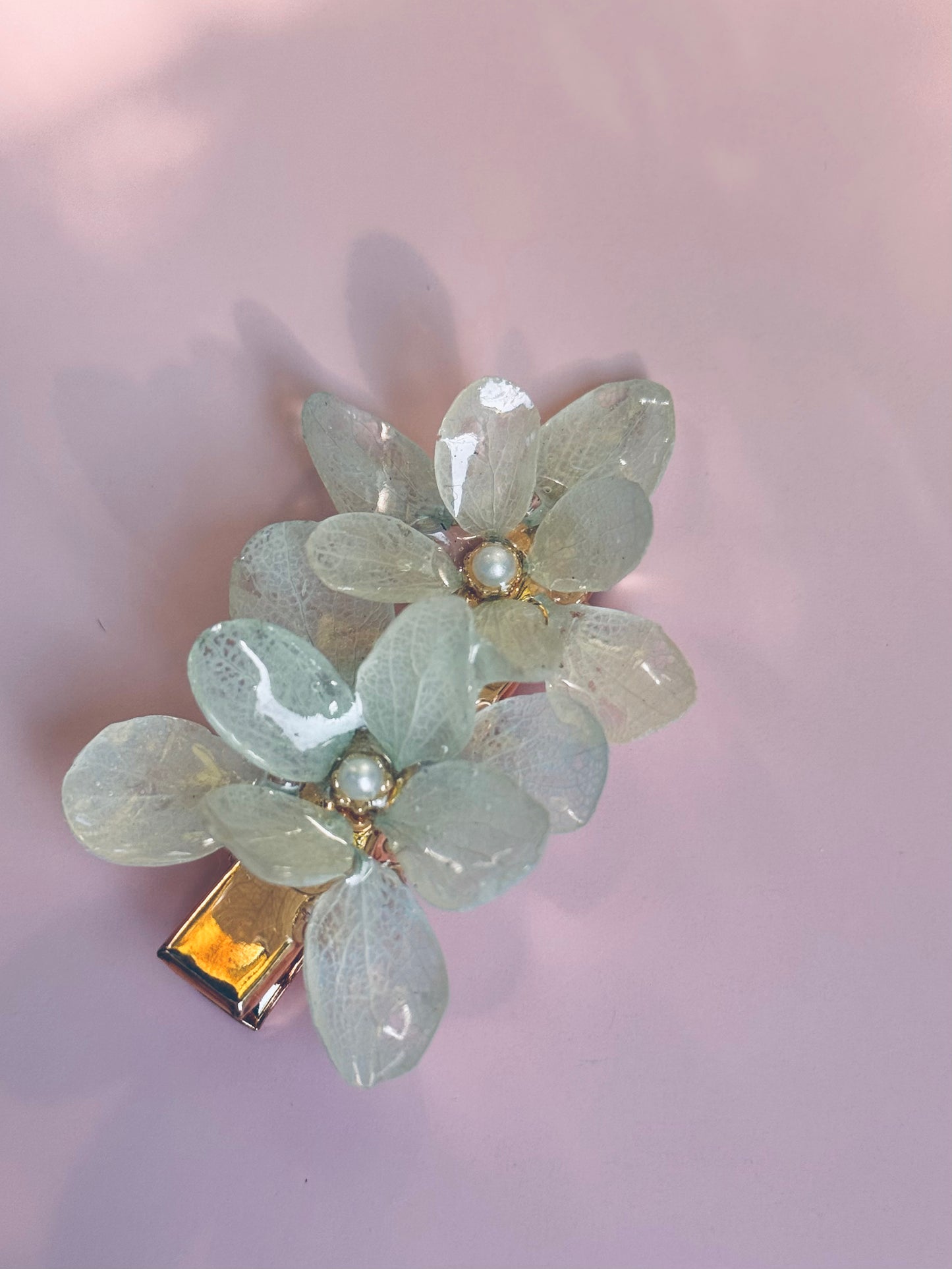 Real Hydrangea Hair Clip – Soft Green Elegance