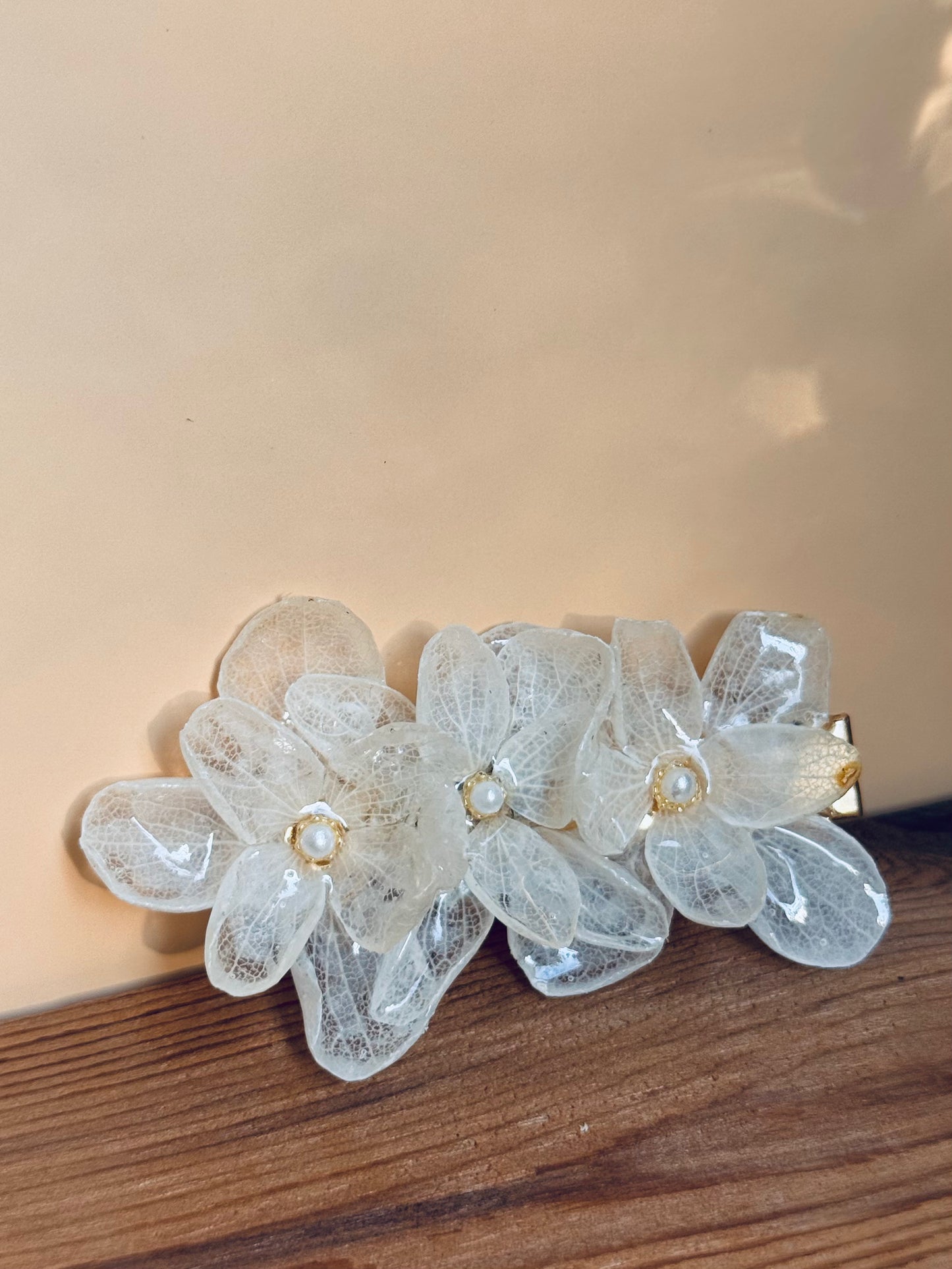 Ethereal White Hydrangea Hair Clip – Real Blooms, Timeless Elegance