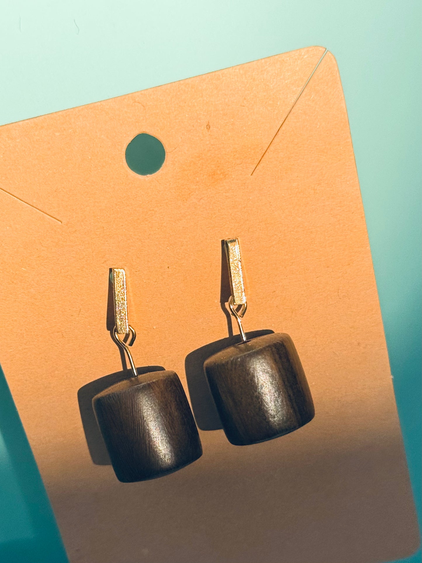 Green Sandalwood Drop Earrings – 14k Gold Needle