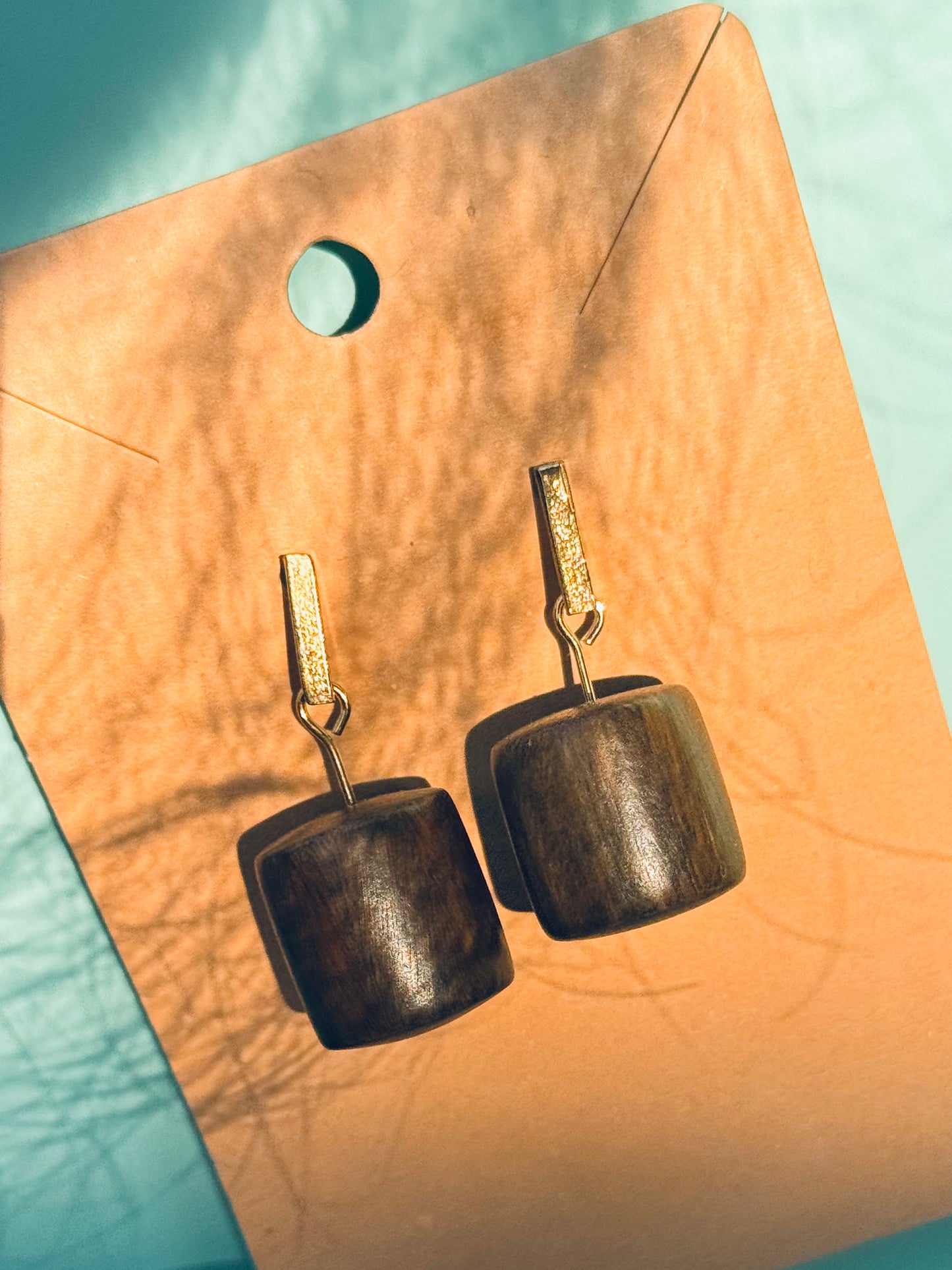 Green Sandalwood Drop Earrings – 14k Gold Needle
