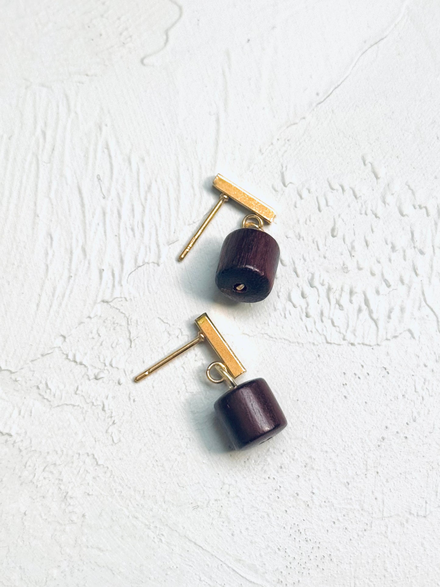 🌿 Blood Sandalwood Elegance – 14k Gold Hook Earrings
