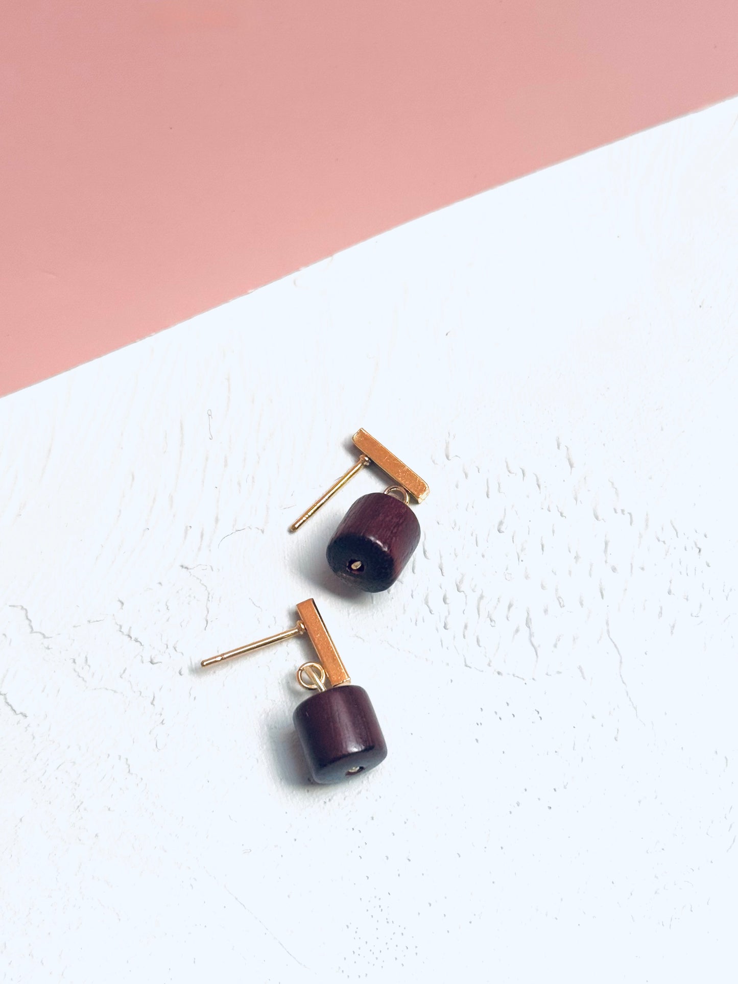 🌿 Blood Sandalwood Elegance – 14k Gold Hook Earrings