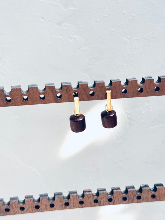 🌿 Blood Sandalwood Elegance – 14k Gold Hook Earrings