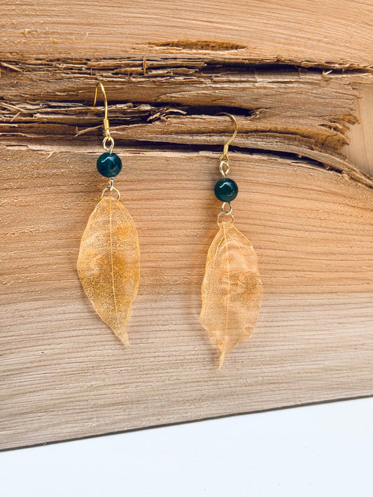 🌿 Vajra Leaf Earrings – 14K Gold & Natural Stone