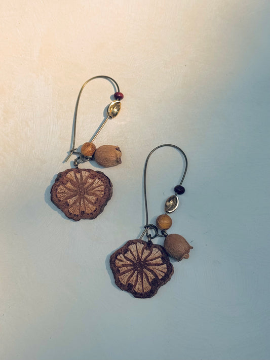🌿 Red Vine Bloom Earrings