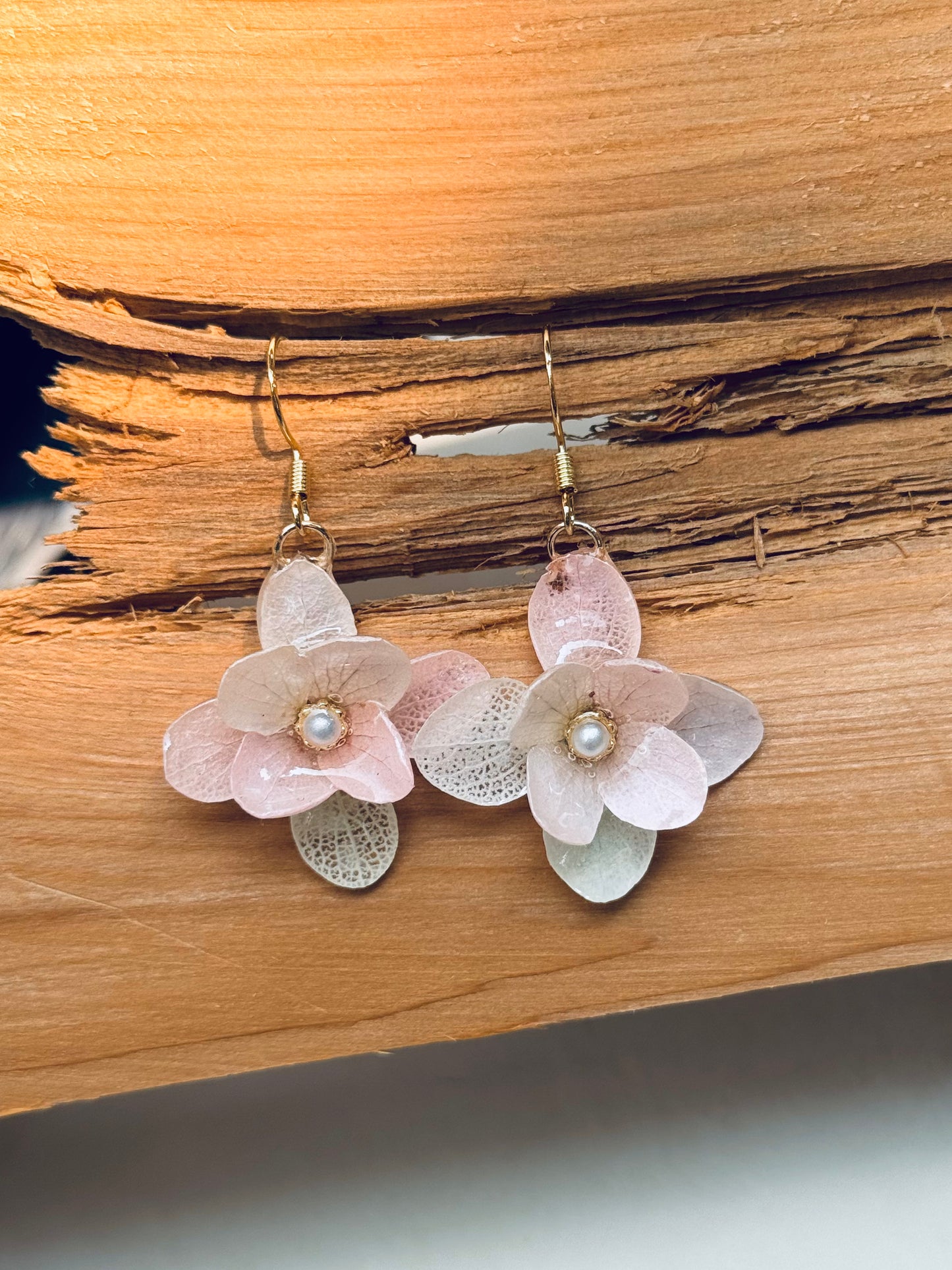🌸 Real Hydrangea Flower Earrings – 14K Gold Hooks