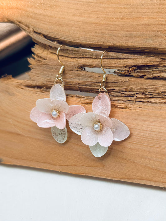 🌸 Real Hydrangea Flower Earrings – 14K Gold Hooks