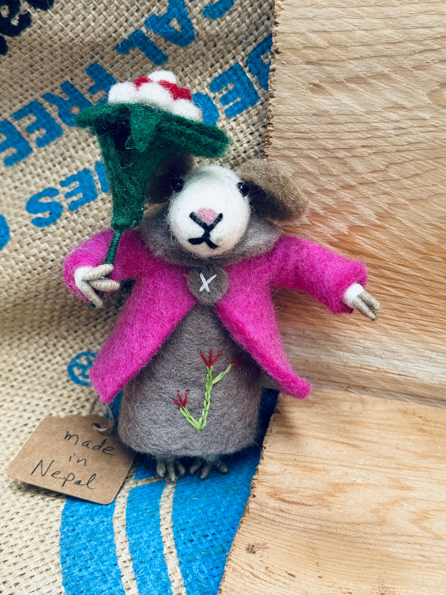 🌸 Felted Mouse with Flower – Handmade Wool Ornament