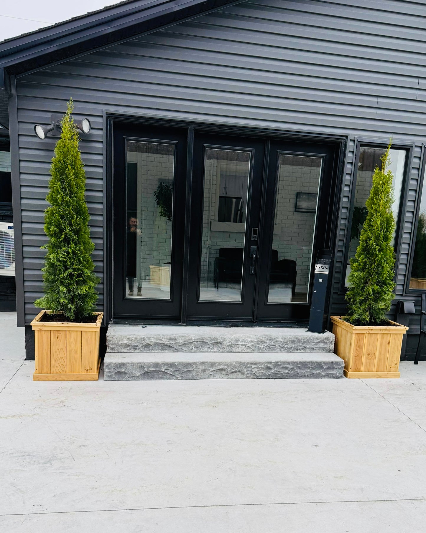 Cadillac Series – Premium Cedar Ground Planters