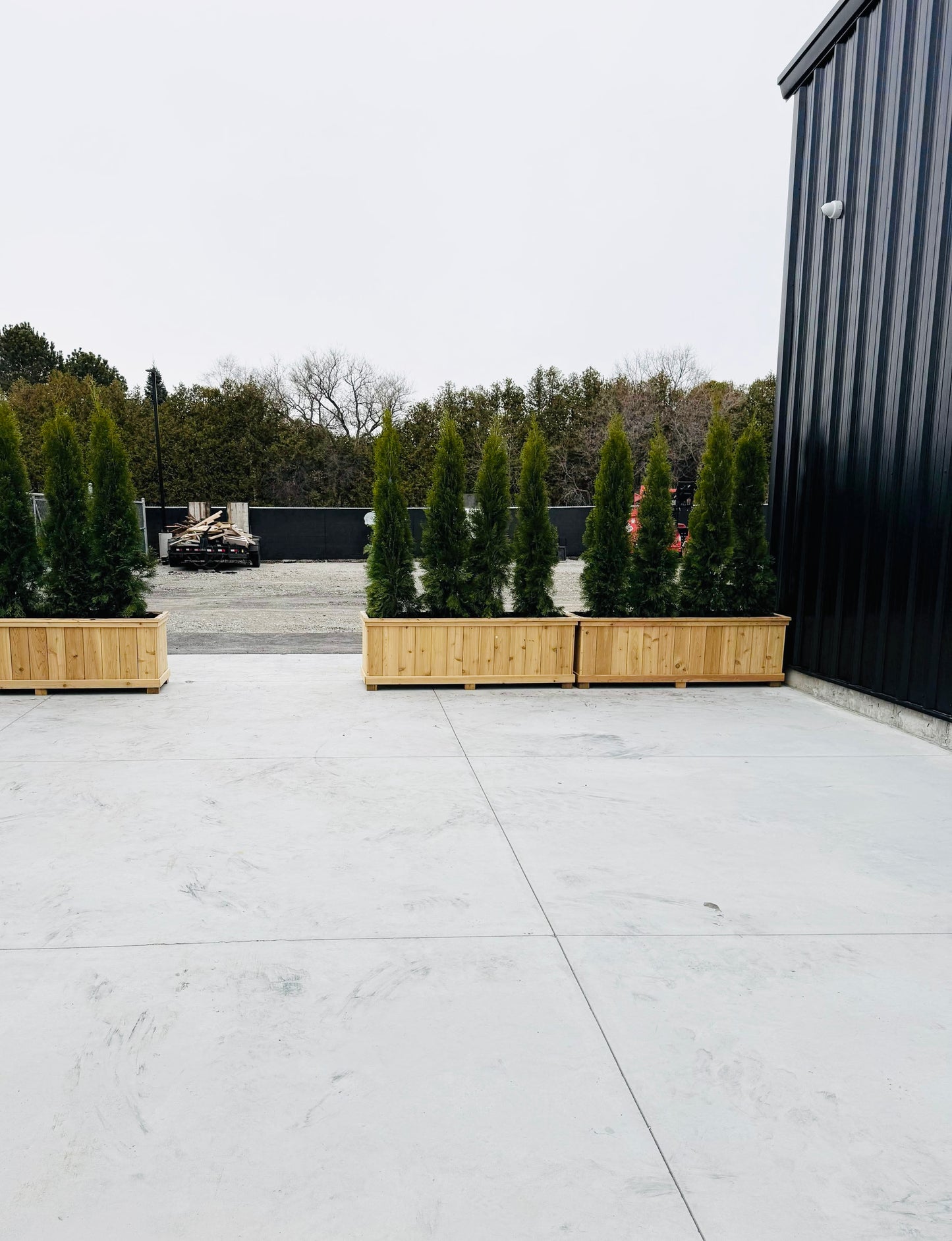 Cadillac Series – Premium Cedar Ground Planters